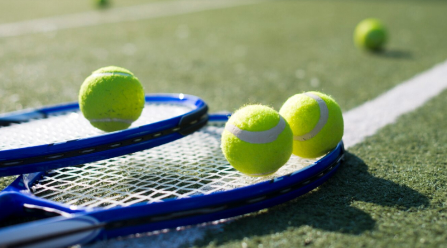 Raquetas y pelotas de Tenis